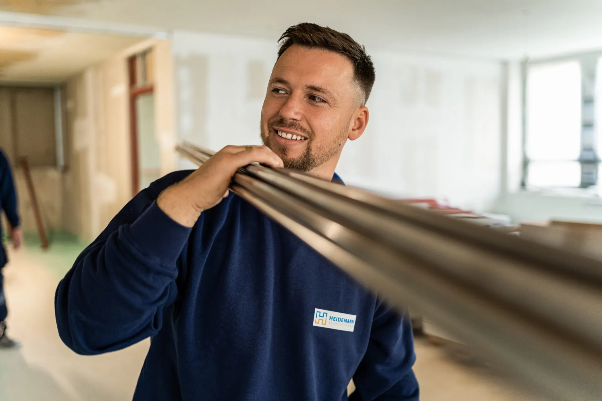 Servicetechniker von Heidemann bei der Heizungswartung