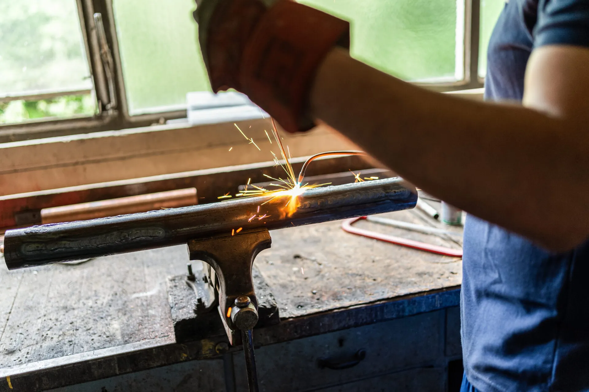 Fachgerechte Rohrleitungsarbeiten in der Werkstatt von Heidemann